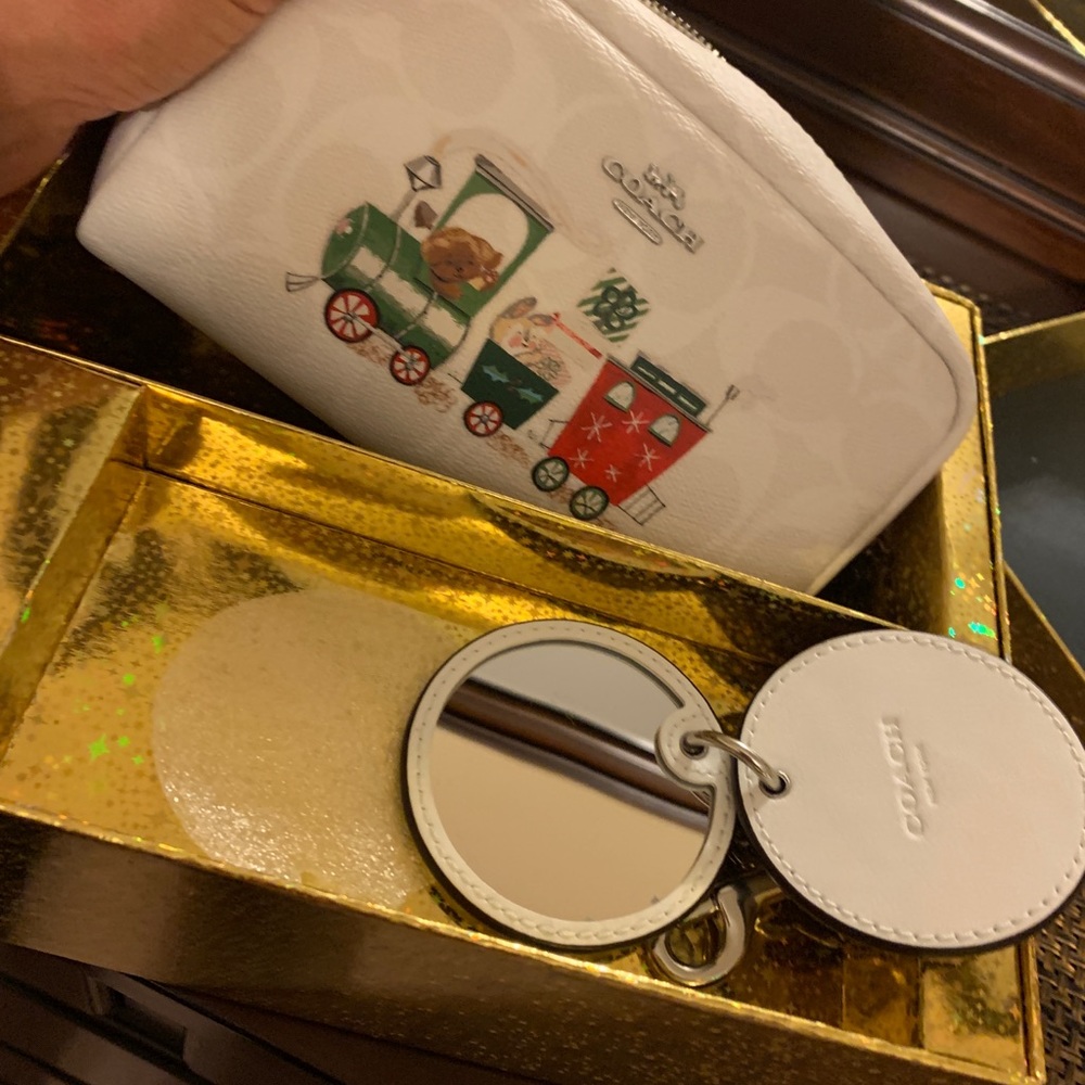 Limited EDITION 🔥Authentic COACH Leather Train cosmetic cs/Keychain - Picture 4 of 16